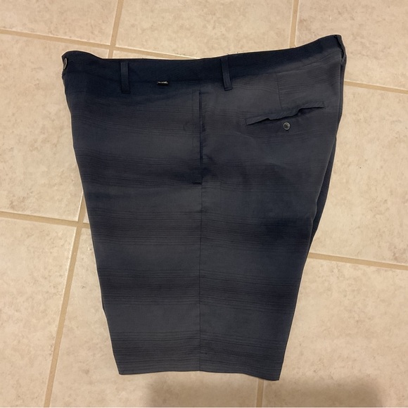 Travis Mathew Shorts size 38 - Picture 3 of 3